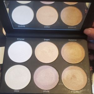 ✨️BH HIGHLIGHTER PALETTE✨️